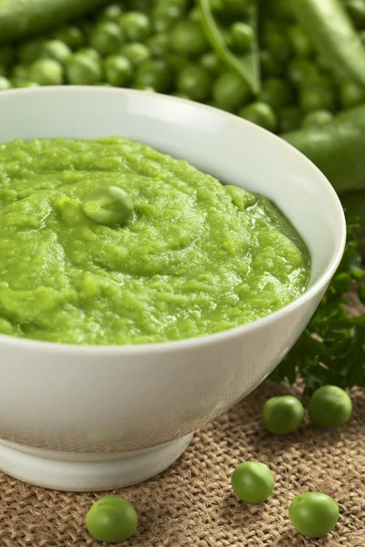 Świeże zupę z zielonego groszku — Zdjęcie stockowe