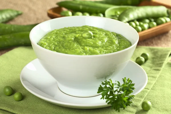 Sopa de ervilha verde fresca — Fotografia de Stock