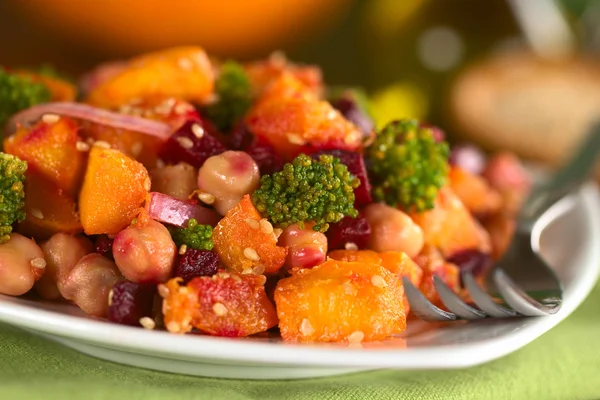 Pumpkin, Beetroot, Broccoli and Chickpea Salad — Stock Photo, Image