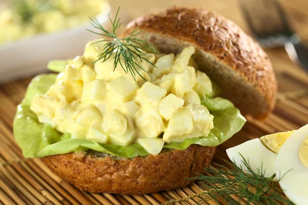 Sandwich cu salată de ouă — Fotografie, imagine de stoc