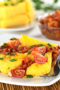 polenta dilimleri ile hogao