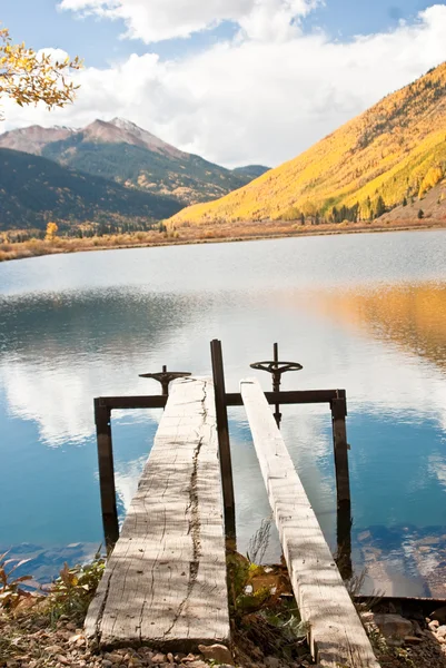 秋の湖の眺め — ストック写真