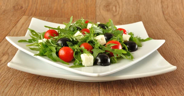 Salade de roquette aux tomates cerises et raisins — Photo