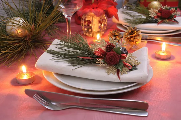 Servet ingericht voor de kerst en Nieuwjaar tabel — Stockfoto