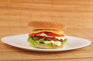 göğsü hamburger