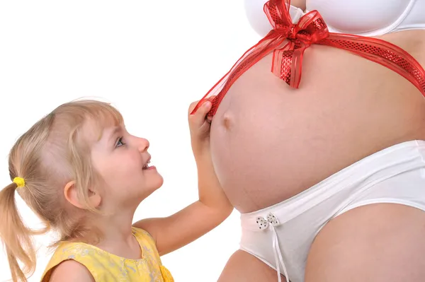 Chica con madre embarazada —  Fotos de Stock