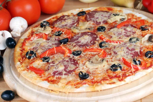Свіжа піца — стокове фото