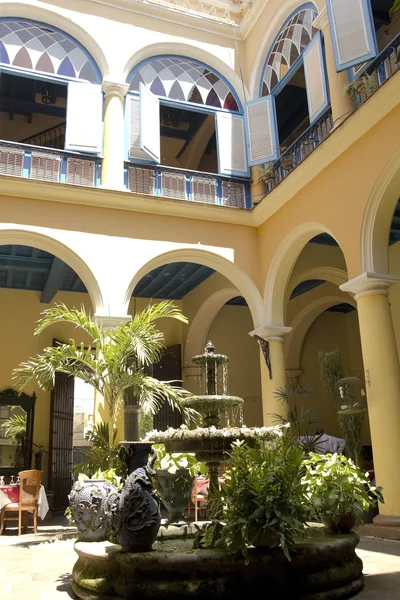 典型的な中庭。キューバ — ストック写真