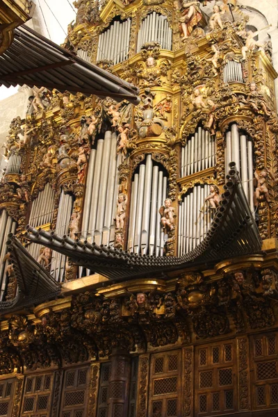 Gamla orgel. katedralen i santiago de compostela — Stockfoto