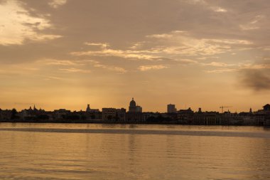 gün batımı ve havana şehir manzarası. Küba