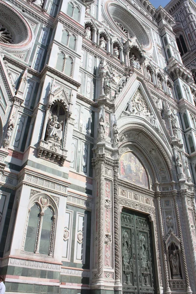 Porta monumerntal do Duomo de Florença — Fotografia de Stock