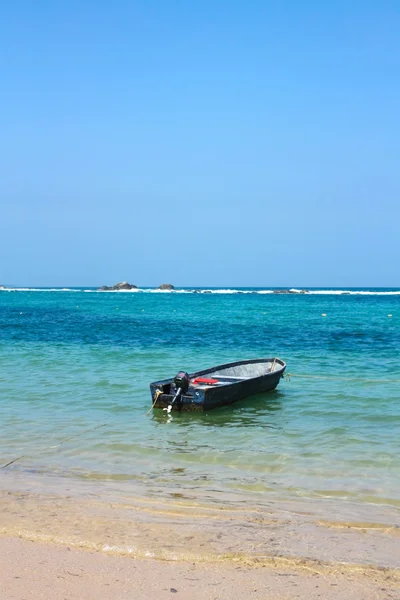 เรือที่หาดแคริบเบียน โคลอมเบีย — ภาพถ่ายสต็อก