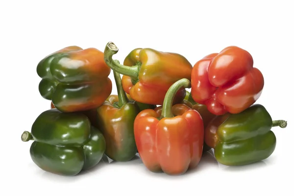 Green peppers turning red. — Stock Photo, Image