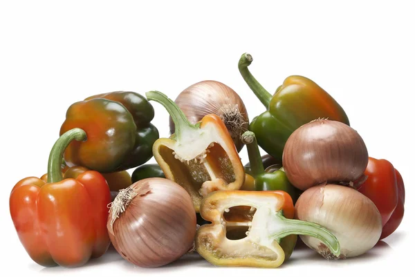 Peppers and onions to the sauce. — Stock Photo, Image