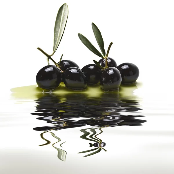 Black olives reflected on water. — Stock Photo, Image