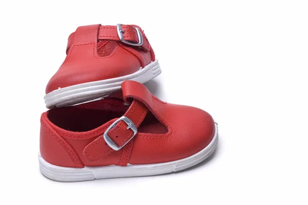 Schoenen in het rood voor kinderen. — Stockfoto