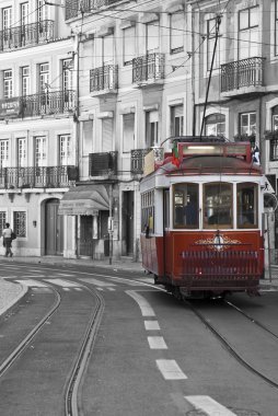 Lisbon 'da kırmızı tramvay.