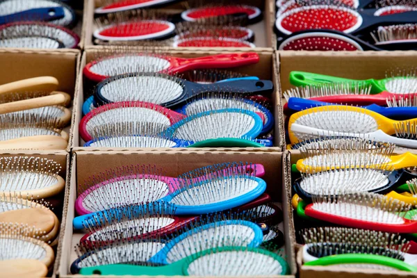 Peines. Diferentes tipos de cepillos para el cabello — Foto de Stock