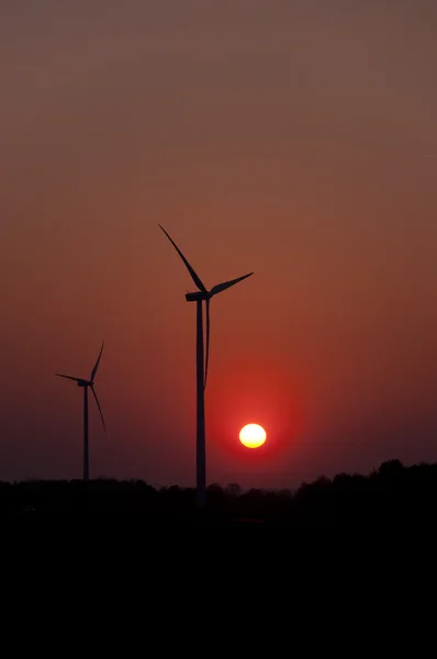 日落时的风力发电场 — 图库照片