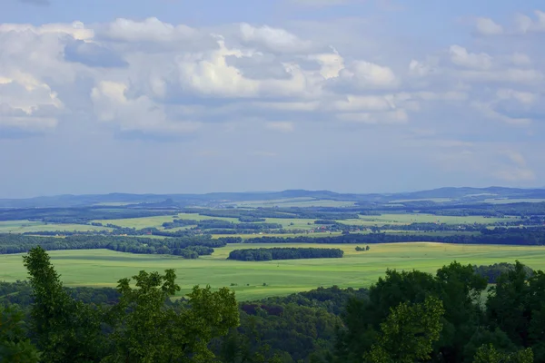 Landschaft mit Hügeln — Stockfoto