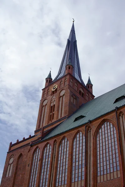 ゴシック様式の大聖堂の教会を塔します。 — ストック写真