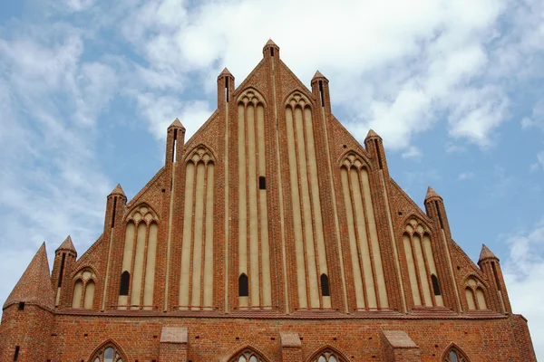 Fasade av gotisk kirke – stockfoto