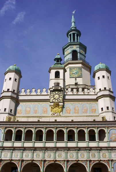 Gevel van het stadhuis in poznan — Stockfoto