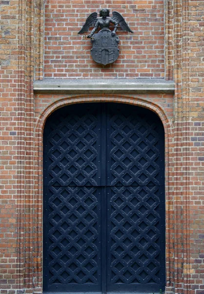 Portal w gotyckim ratuszem — Zdjęcie stockowe