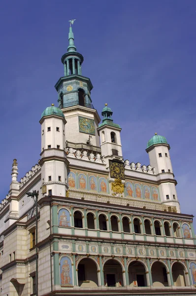 Gevel van het stadhuis in poznan — Stockfoto