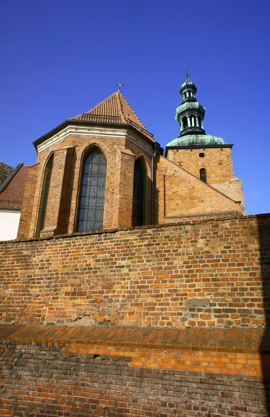 Gotiska kyrkan med torn — Stockfoto