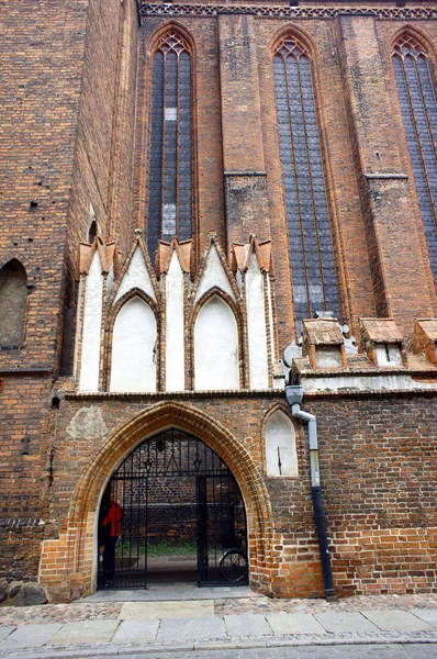 Portaal in gotische kerk — Stockfoto