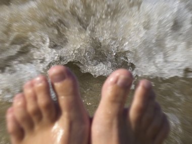 Füsse im Meer