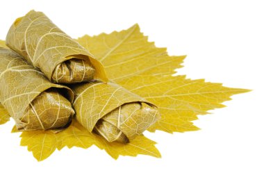 üzüm yaprağı üzerinde dolma