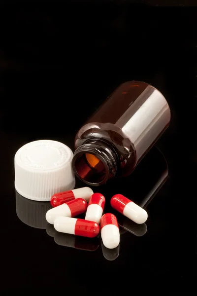 Tabletter och flaska — Stockfoto