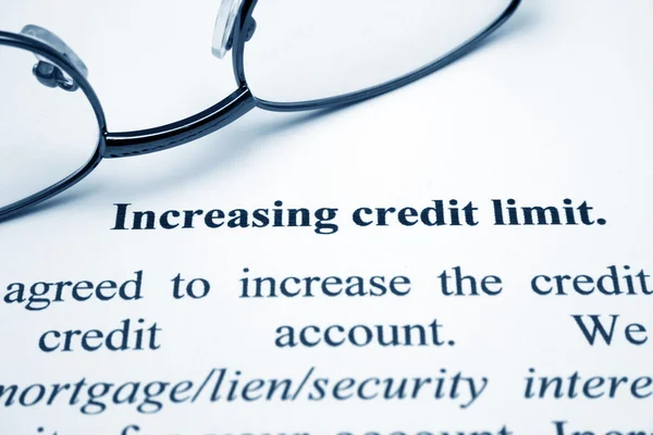Збільшення кредитного ліміту — стокове фото