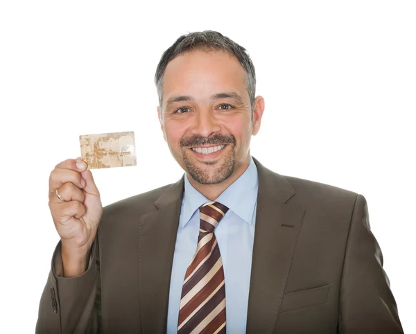 Зрілий бізнесмен показує кредитну картку — стокове фото
