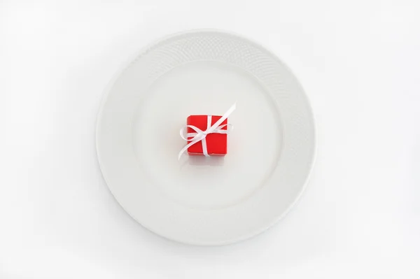 Gift on plate — Stock Photo, Image