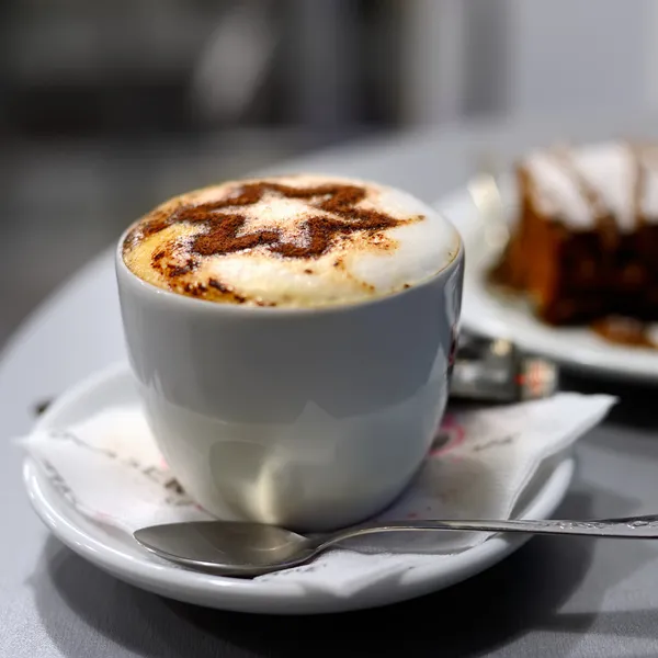 Cappuccino ve kek — Stok fotoğraf