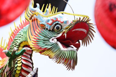 Geleneksel Çince ejderha heykeli