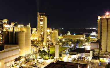 çimento fabrikası, gece