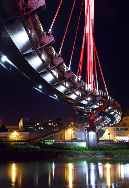 Brücke bei Nacht in Taipeh — Stockfoto