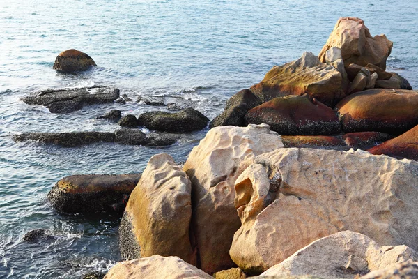 Roccia nel mare — Foto Stock