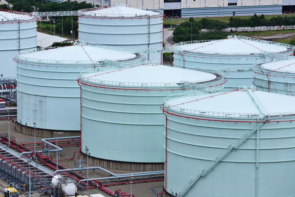 Tanque de armazenamento de óleo — Fotografia de Stock