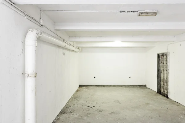 Interior branco velho — Fotografia de Stock