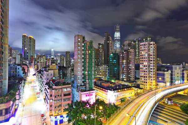 Moderne stedelijke landschap bij nacht — Stockfoto