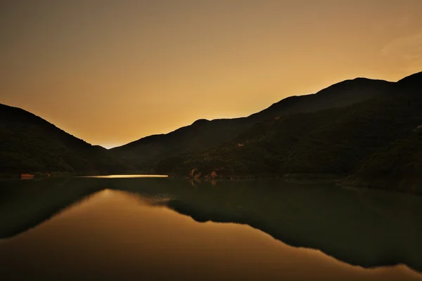 自然な湖 — ストック写真