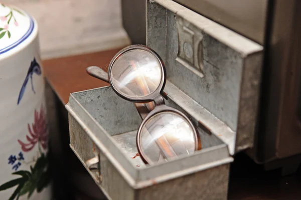 Старые очки — стоковое фото