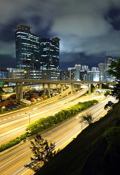 Verkehr durch die Innenstadt von Hongkong — Stockfoto