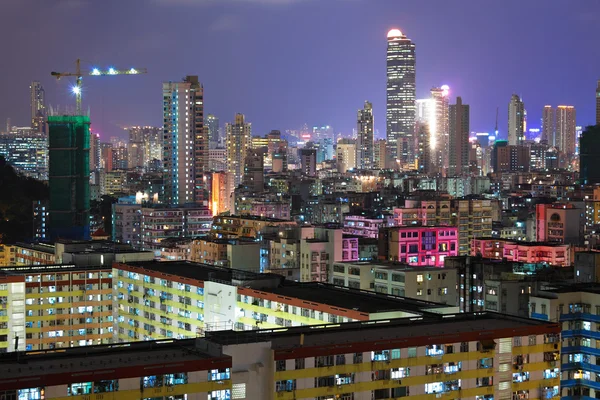 Hong Kong з переповненому будівель на ніч — стокове фото