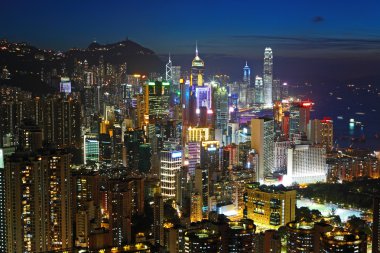 Geceleyin Hong Kong silueti
